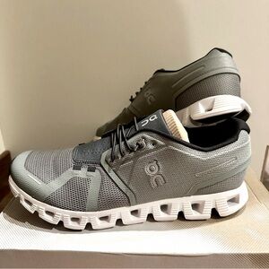 NWT On Cloud 5 Kelp & Shadow Women’s sz 10